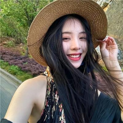 穿黑衣的女孩